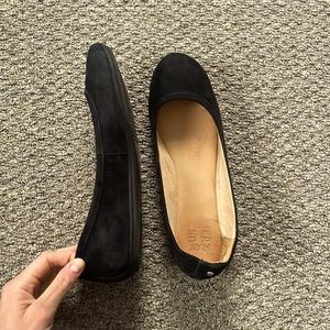 Naturalizer size 8.5 black suede flats